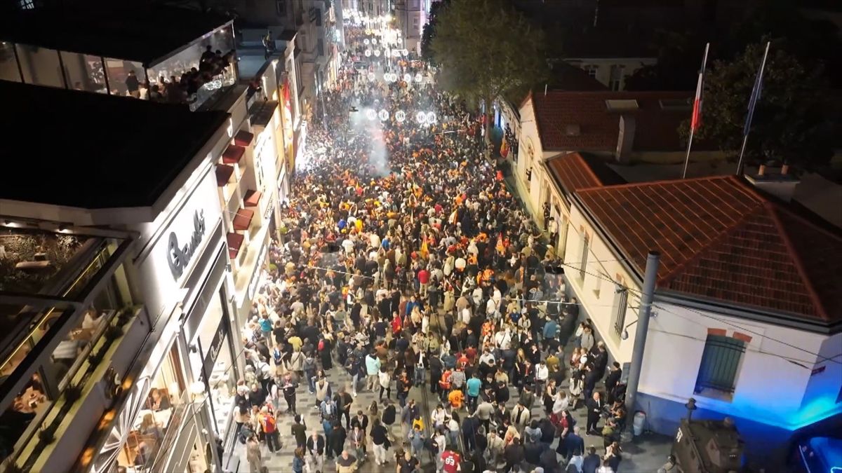 Galatasaray'ın şampiyonluğu İstanbul'da coşkuyla kutlandı