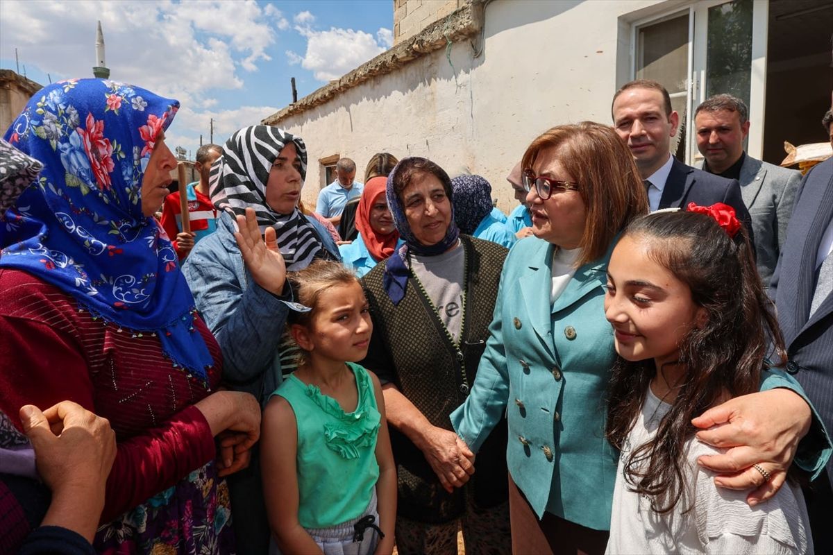 Gaziantep Büyükşehir Belediye Başkanı Şahin, selden etkilenen Nizip'te incelemede bulundu