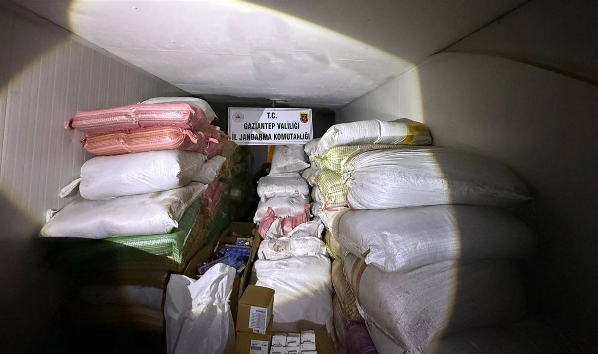 Gaziantep'te 4 ton gümrük kaçağı tütün ele geçirildi