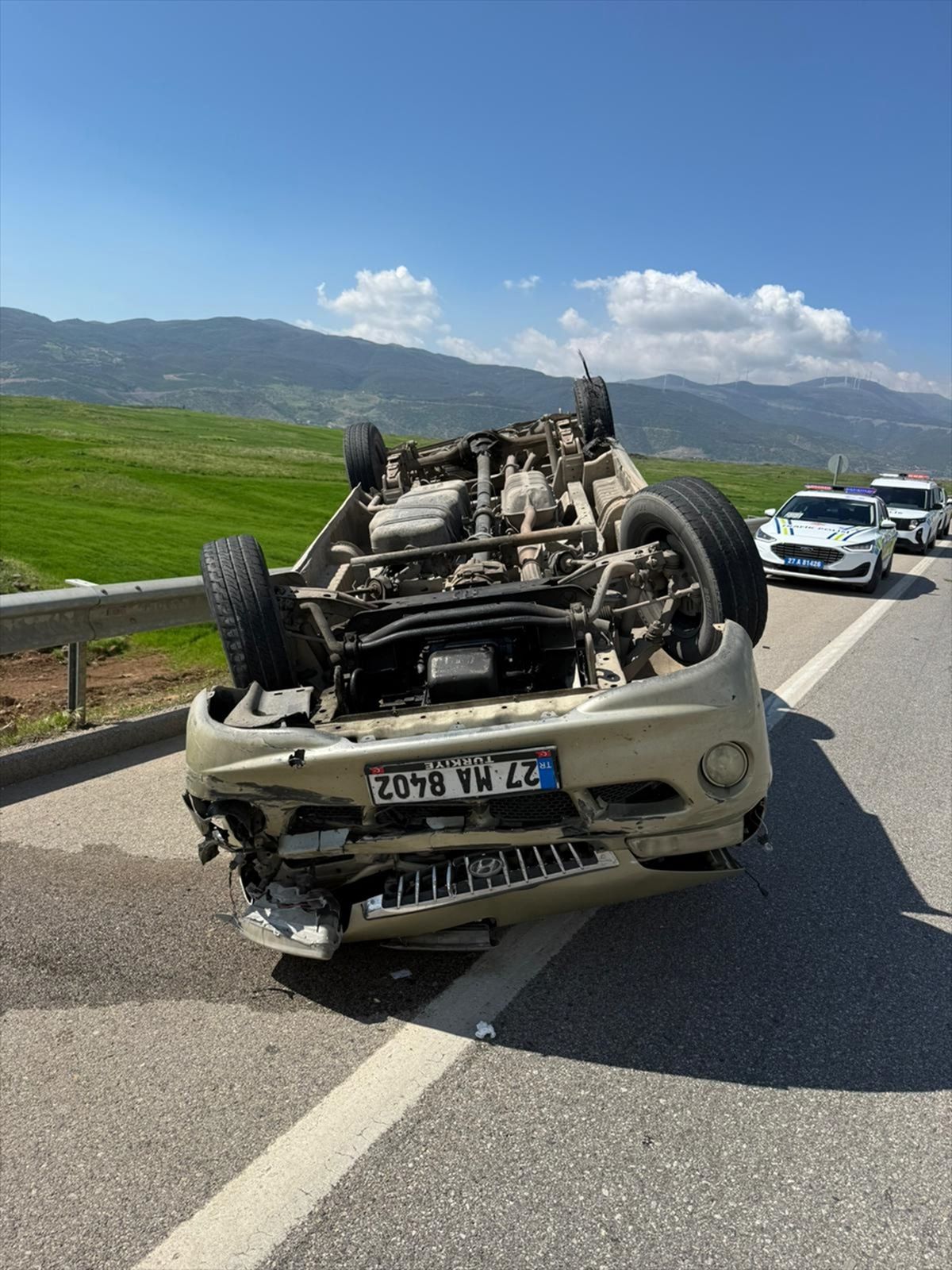 Gaziantep'te devrilen otomobilin sürücüsü yaralandı