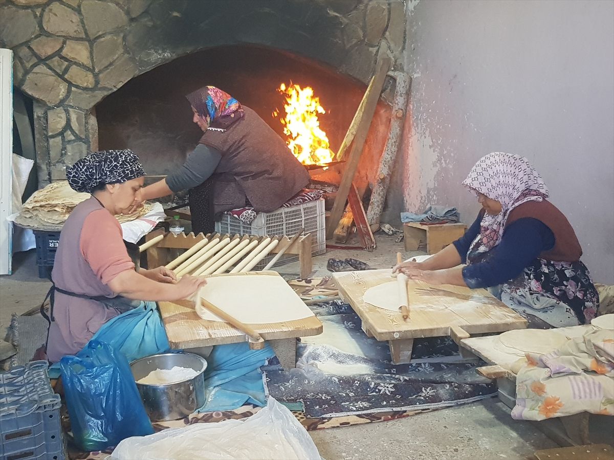 Gaziantep'te kadınların ürettiği yufka ekmekler belediye aracılığıyla satılıyor