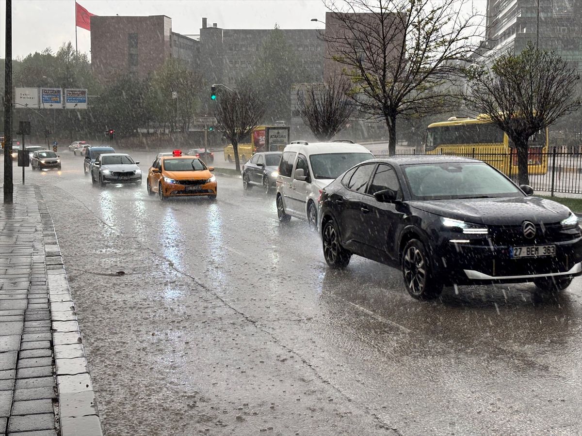 Gaziantep'te sağanak yaşamı olumsuz etkiledi