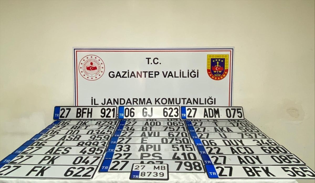 Gaziantep'te sahte standart dışı plaka satan 2 kişi yakalandı