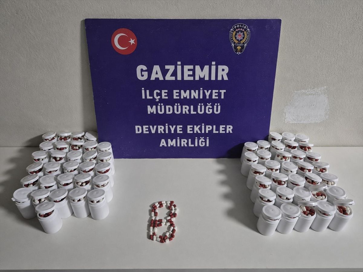 Gaziemir'de çantasında uyuşturucu ele geçirilen şüpheli gözaltına alındı