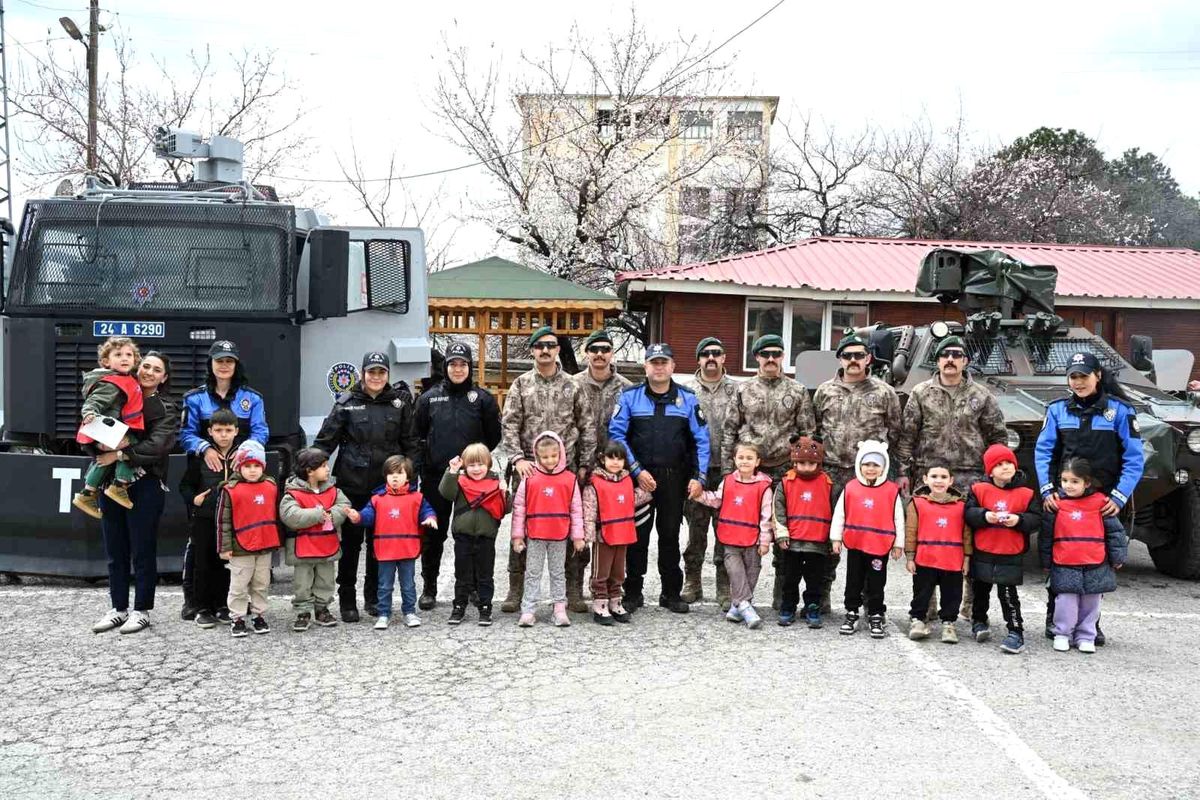 Geleceğin teminatı çocuklar polislik mesleğini tanıdı
