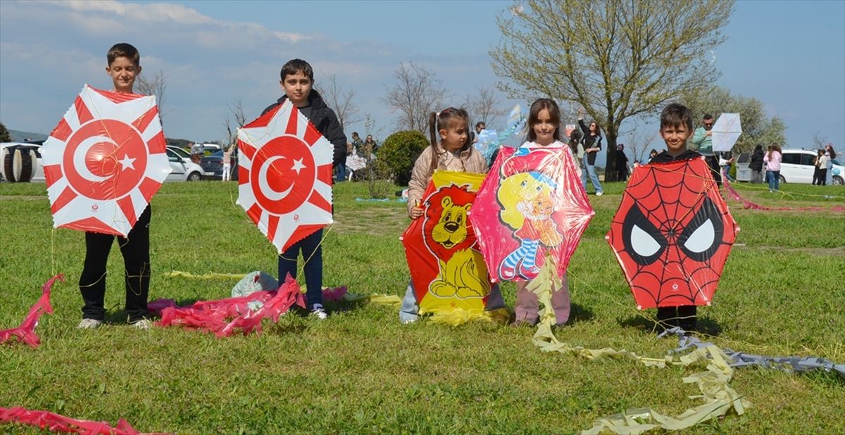 Gelibolu Belediyesi çocuklar için şenlik düzenledi
