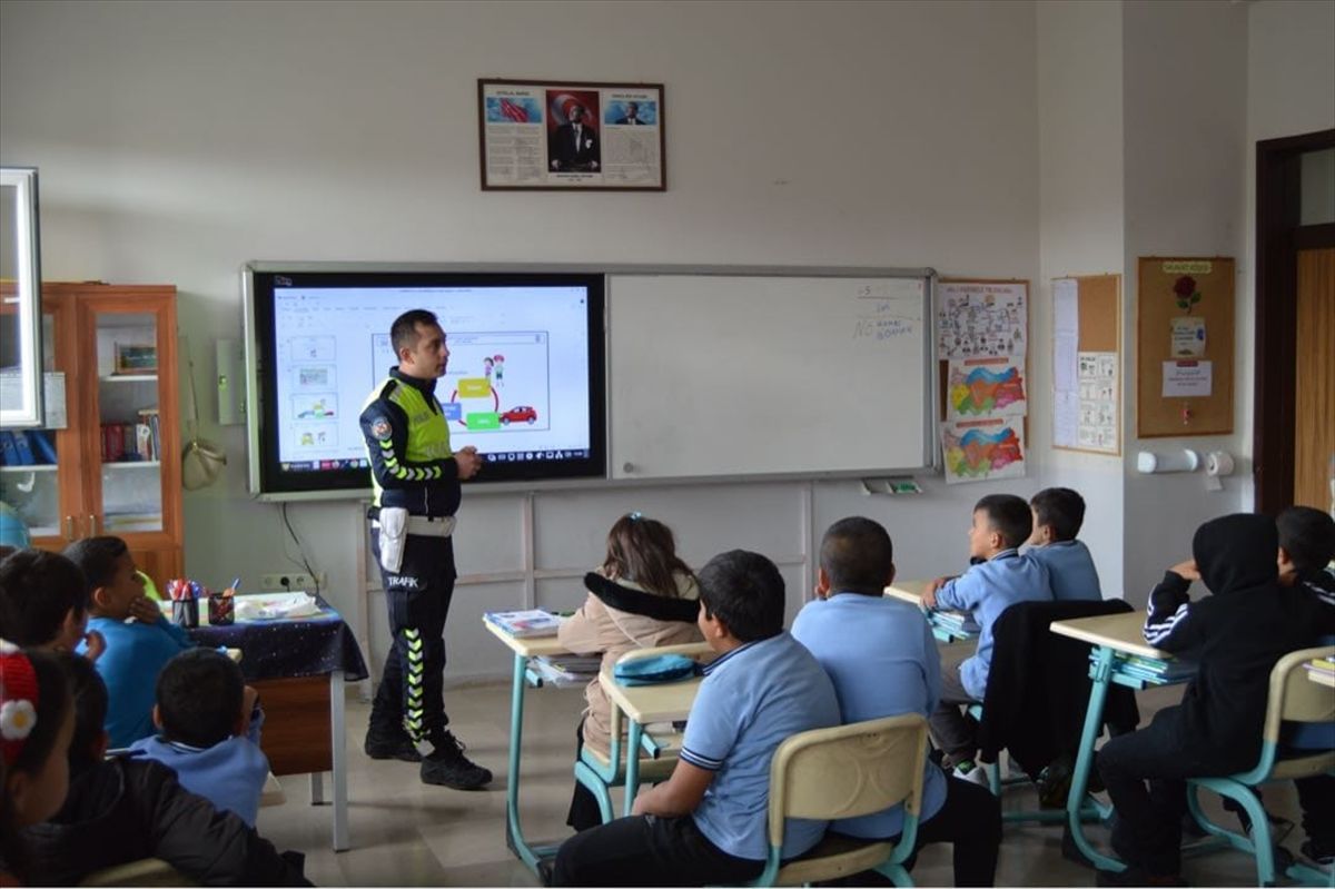 Gemerek'te öğrencilere trafik eğitimi verildi
