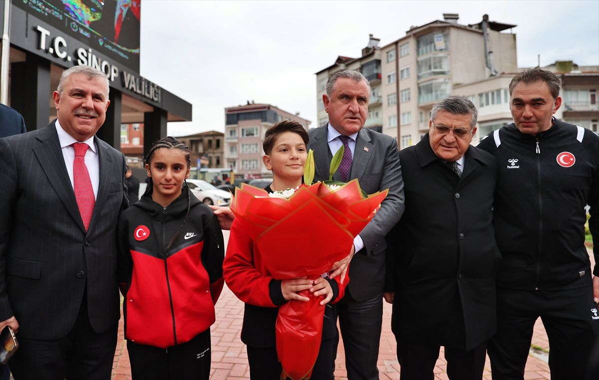 Gençlik ve Spor Bakanı Bak Sinop'ta ziyaretlerde bulundu