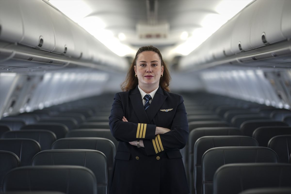 Gökyüzünün "pilot anneleri" özlemlerine rağmen görevlerini özveriyle yapıyor