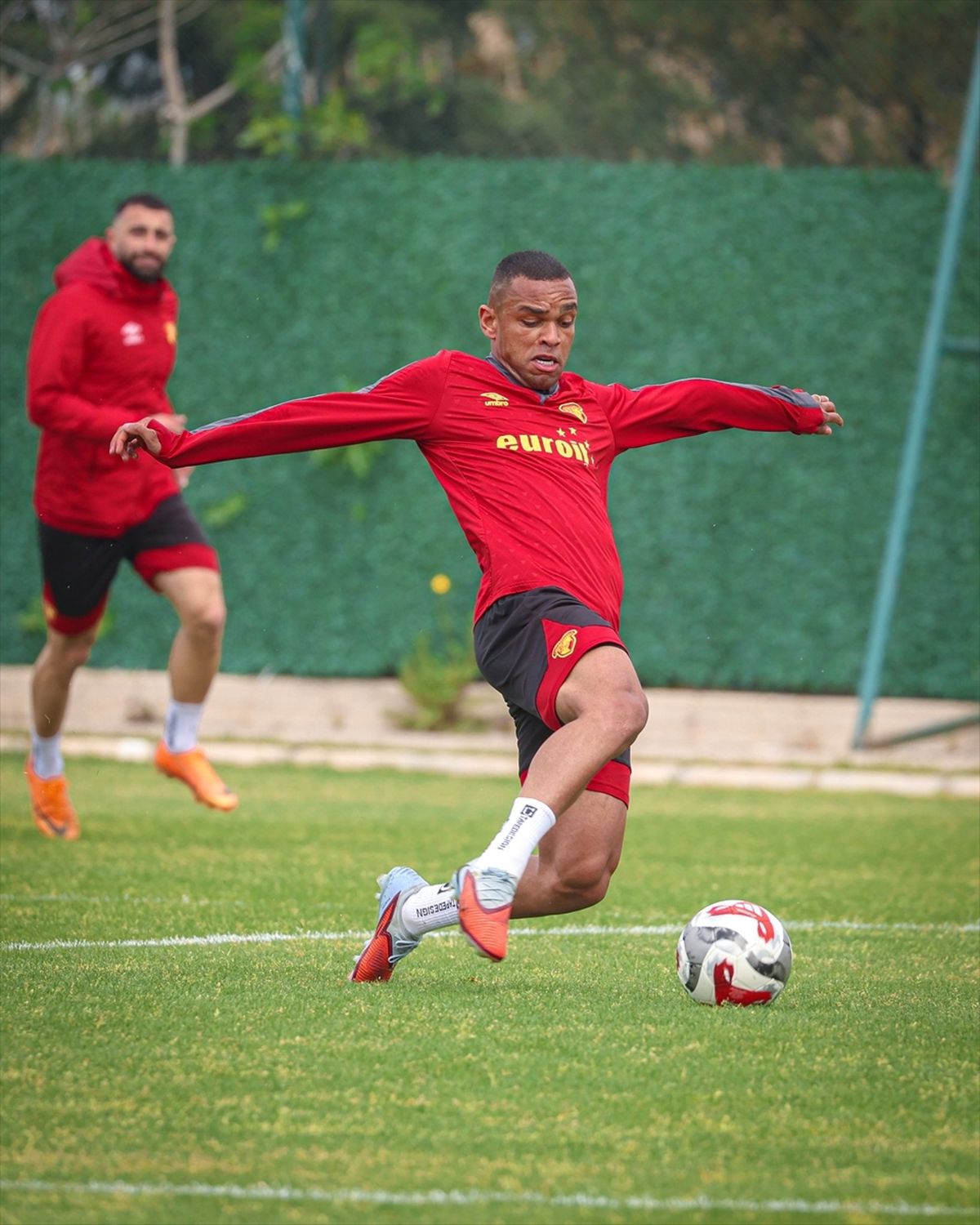 Göztepe, yarın Kocaelispor'a konuk olacak