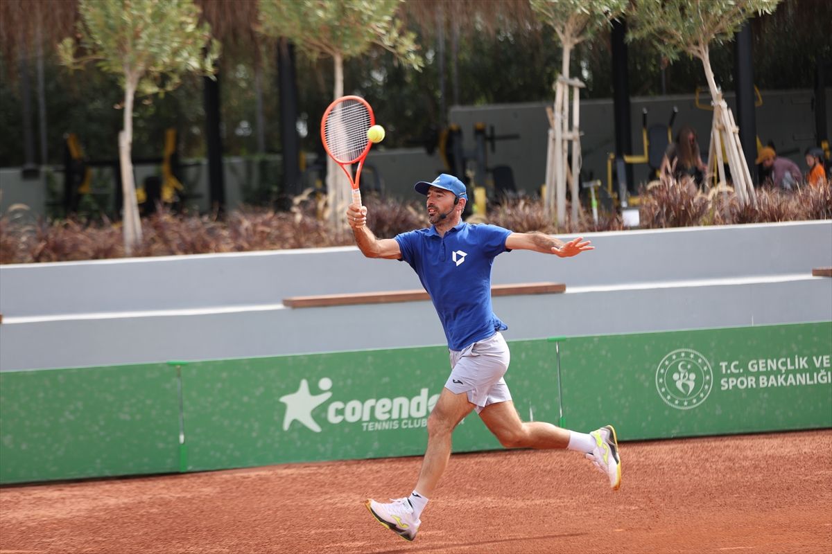 Grand slam şampiyonu Ivan Dodig, Antalya'da gençlerle buluştu