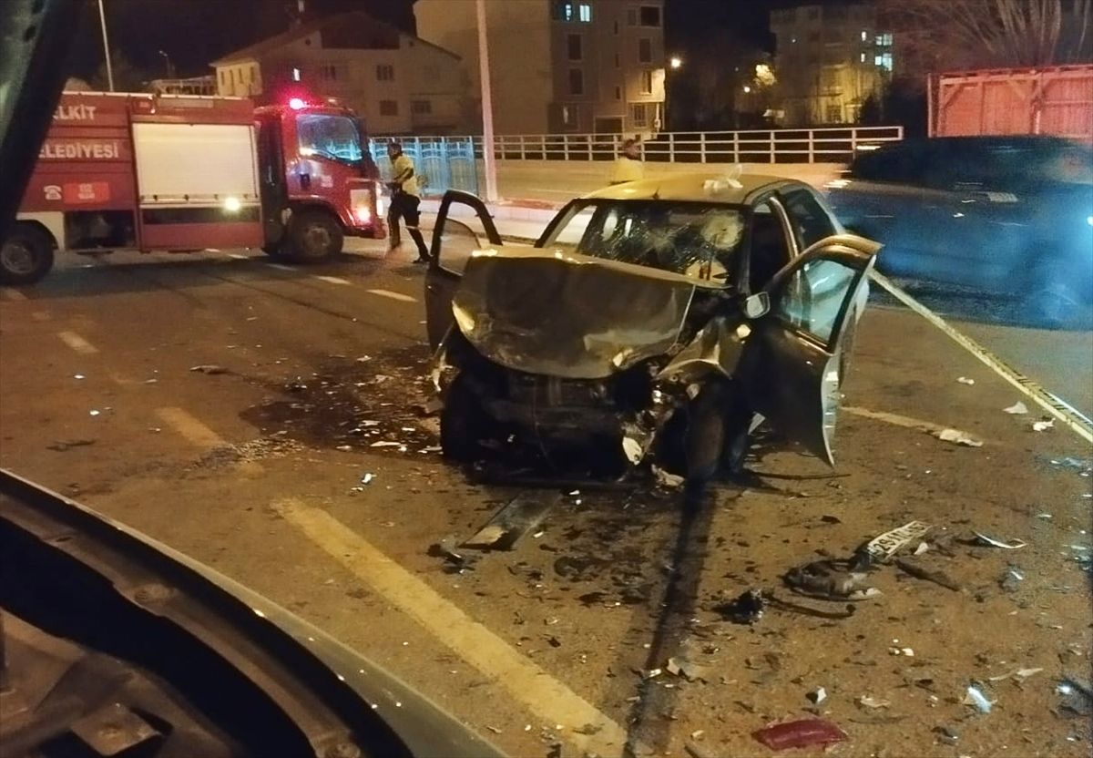 Gümüşhane'de trafik kazasında 3 kişi yaralandı
