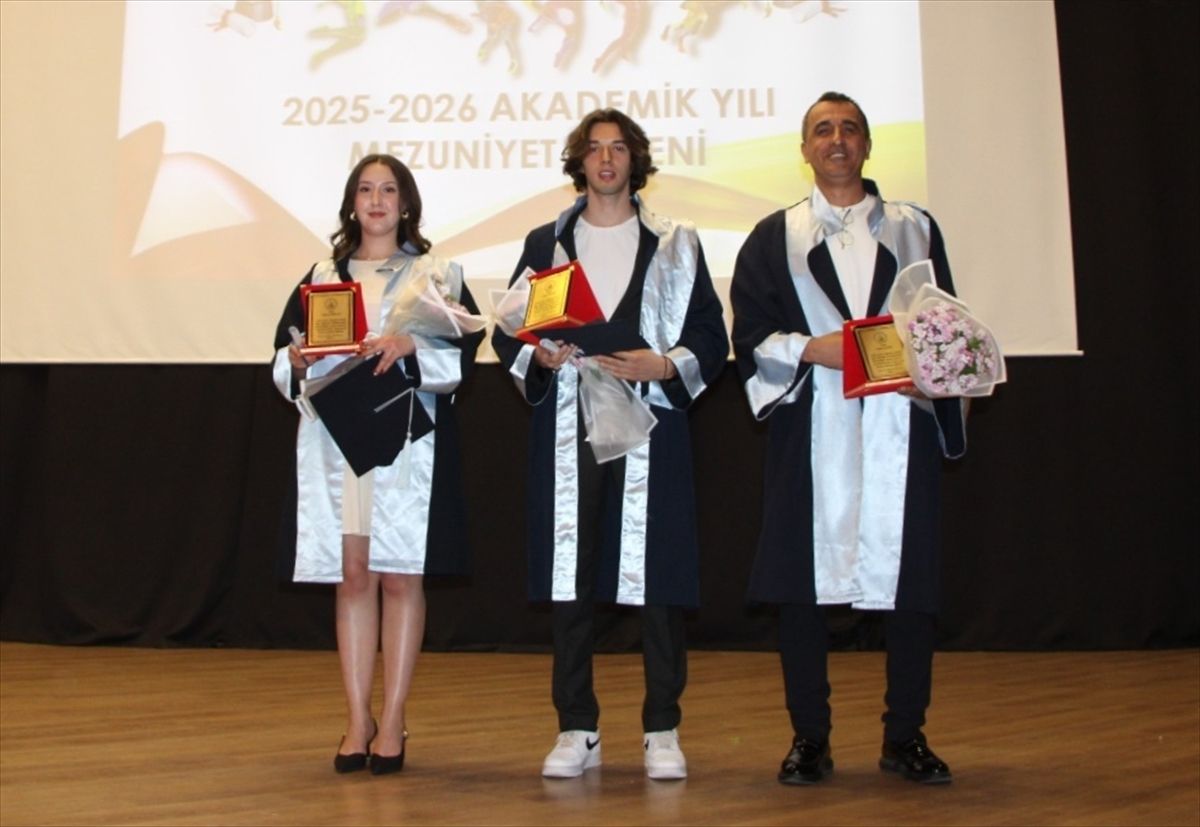 Güvenlik görevlisi olduğu üniversitenin spor bilimleri fakültesini birinci bitirdi
