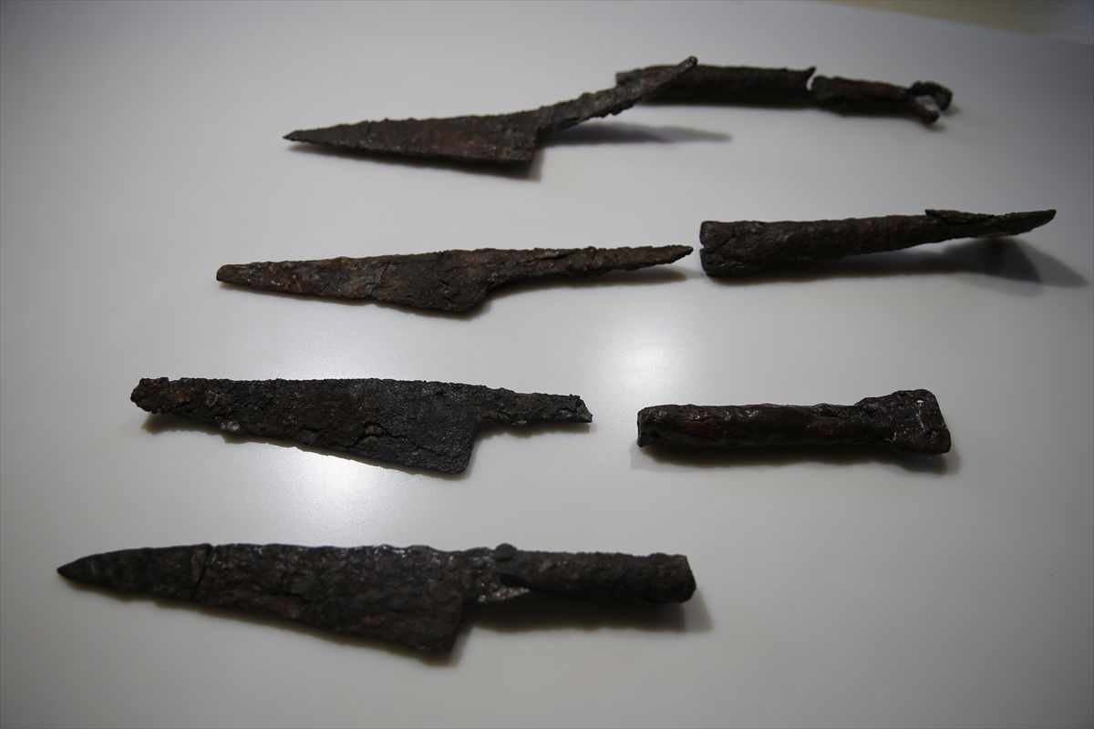 Hadrianopolis Antik Kenti'nde 1500 yıllık bıçaklar gün yüzüne çıkarıldı