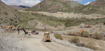 Hakkari'de heyelan meydana gelen bölgede alternatif yol çalışmaları sürüyor
