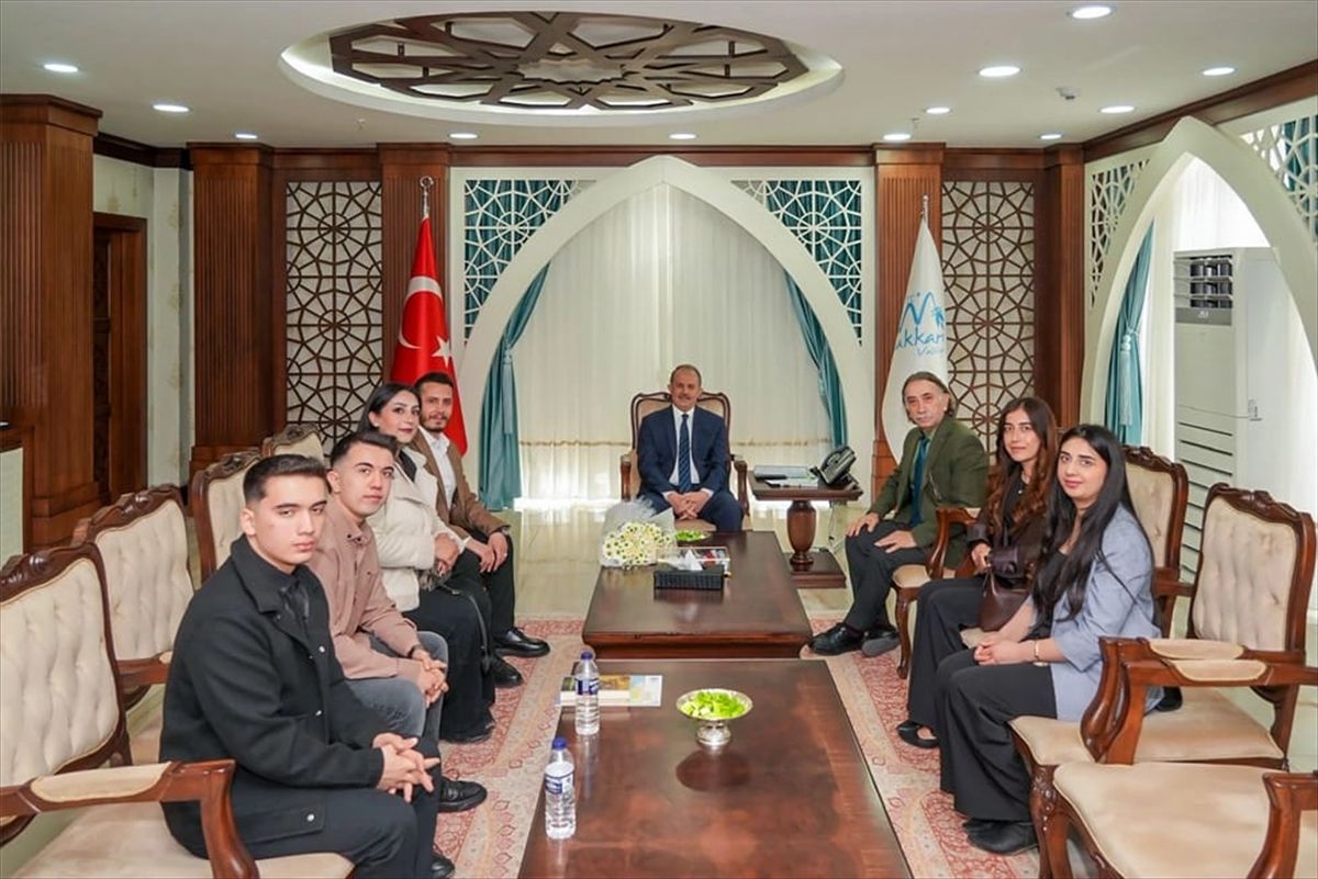 Hakkari Üniversitesi Rektörü Prof. Dr. Gençcelep, Vali Taşyapan'ı ziyaret etti