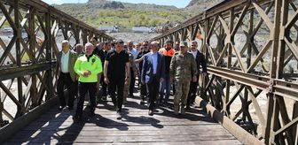Hakkari-Van yolunda heyelan sonrası alternatif yol ve panel köprü trafiğe açıldı
