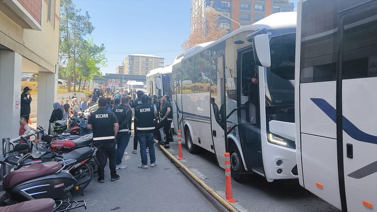 Halfeti Belediyesine yönelik operasyonda gözaltına alınan 46 şüpheli adliyede