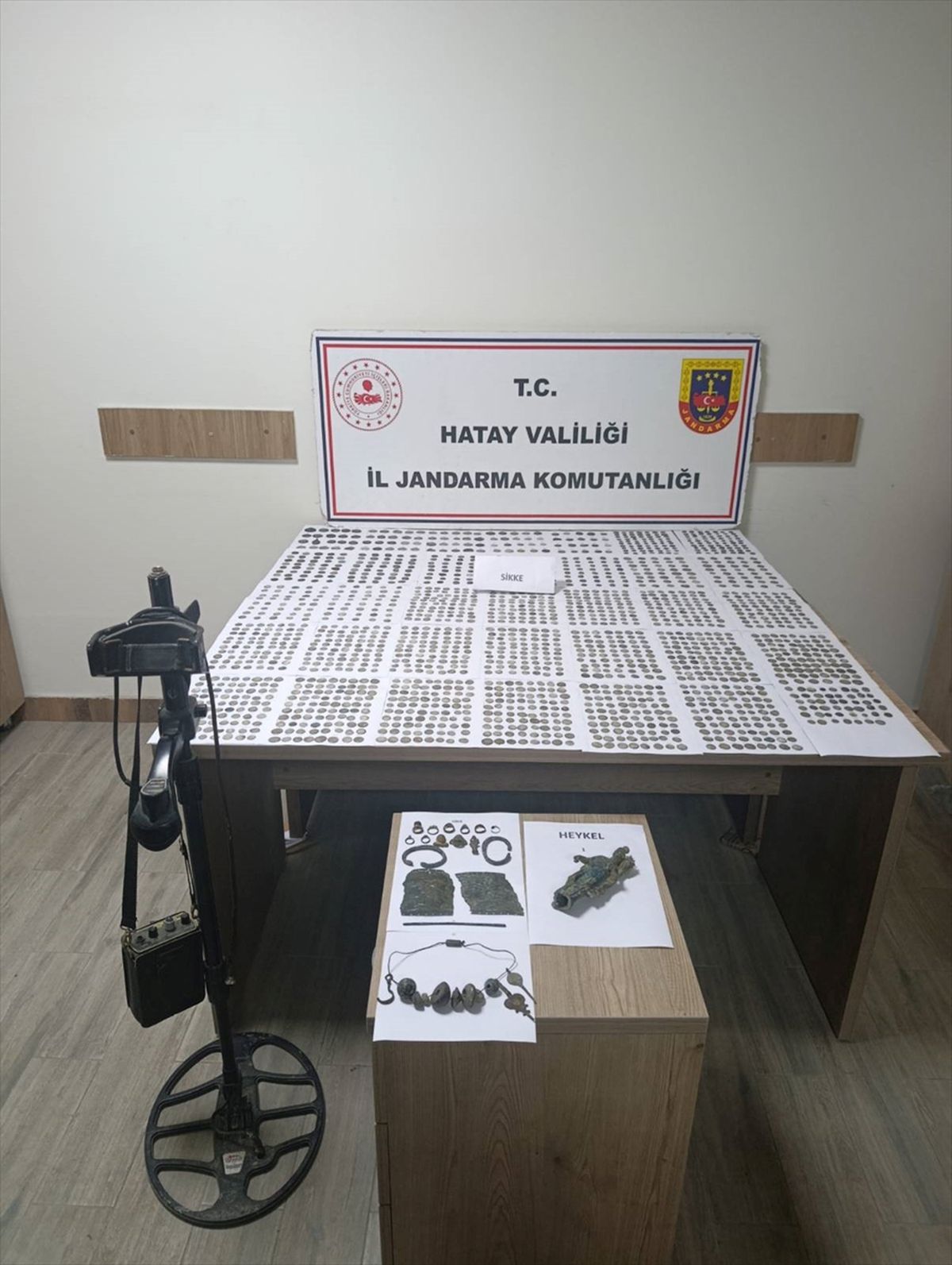 Hatay'da 1988 sikke, 17 obje ve 1 heykel ele geçirildi