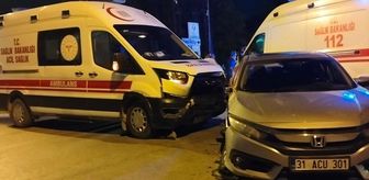 Hatay'da ambulans ile otomobilin çarpıştığı kazada 6 kişi yaralandı