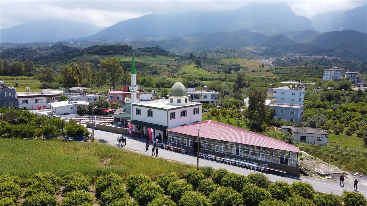 Hatay'da depremde yıkılan caminin yerine yenisi inşa edildi