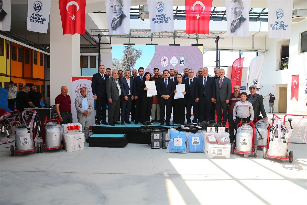 Hatay'da depremzede üreticilere makine, ekipman ve hijyen seti desteği verildi