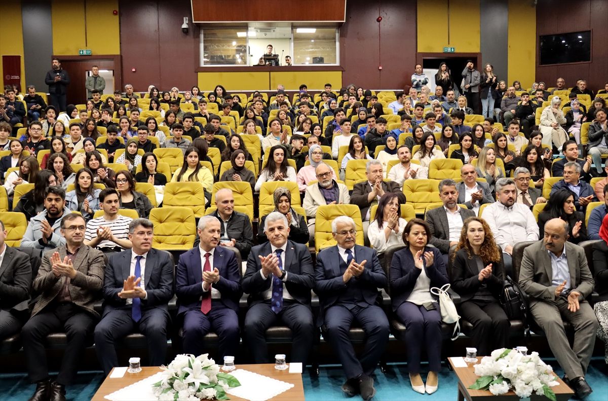 Hatay'da düzenlenen panelde Filistin'de yaşanan insanlık dramına dikkat çekildi