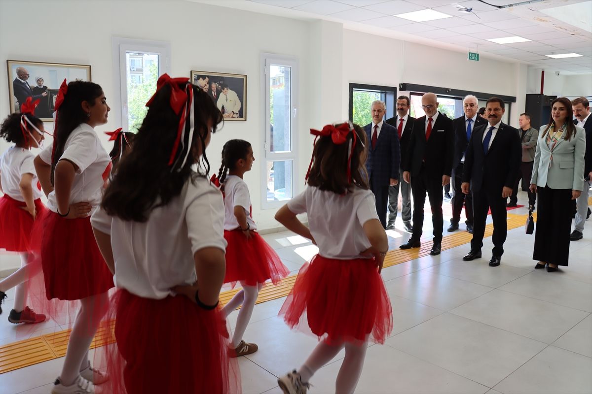 Hatay'da engelli çocuklar, 23 Nisan dolayısıyla çeşitli etkinliklerle bir araya geldi