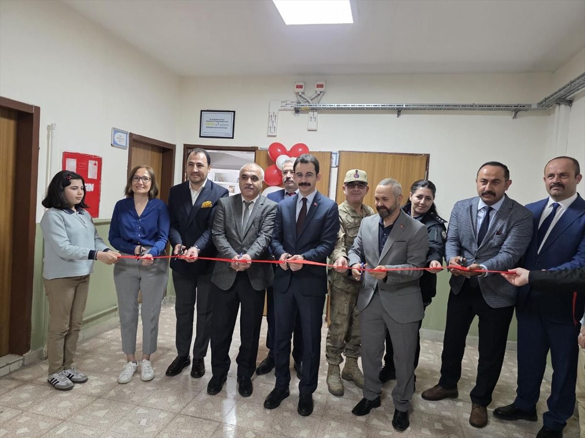 Hatay'da hayırseverlerin yaptırdığı kütüphane törenle açıldı