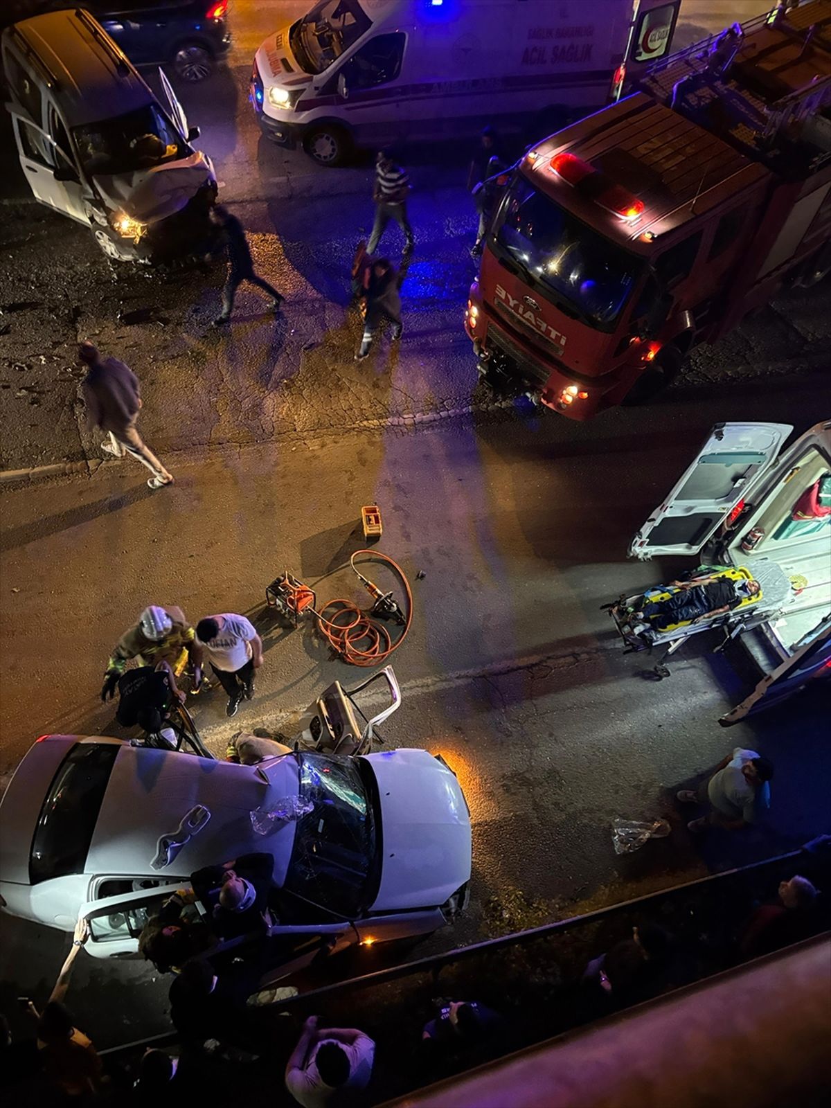 Hatay'da iki otomobilin çarpışması sonucu 2'si ağır 7 kişi yaralandı