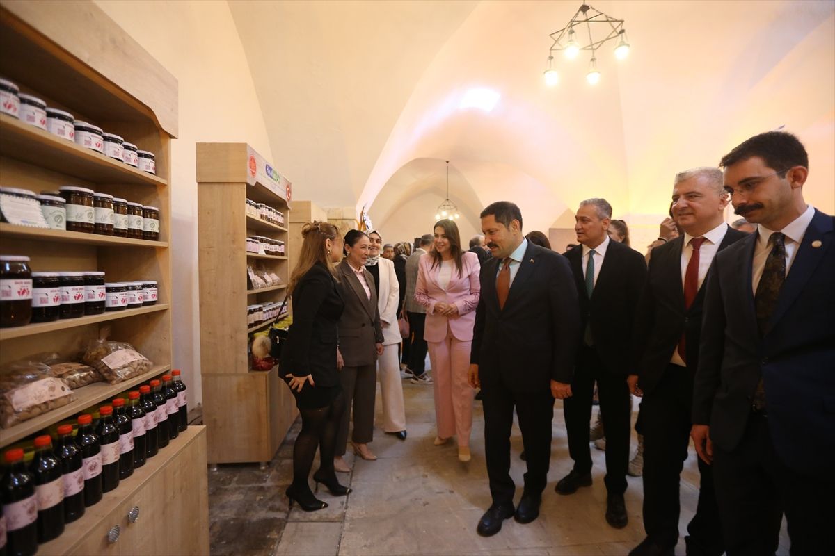 Hatay'da 'Kadın Emeği Yöresel Ürünler Pazarı' açıldı