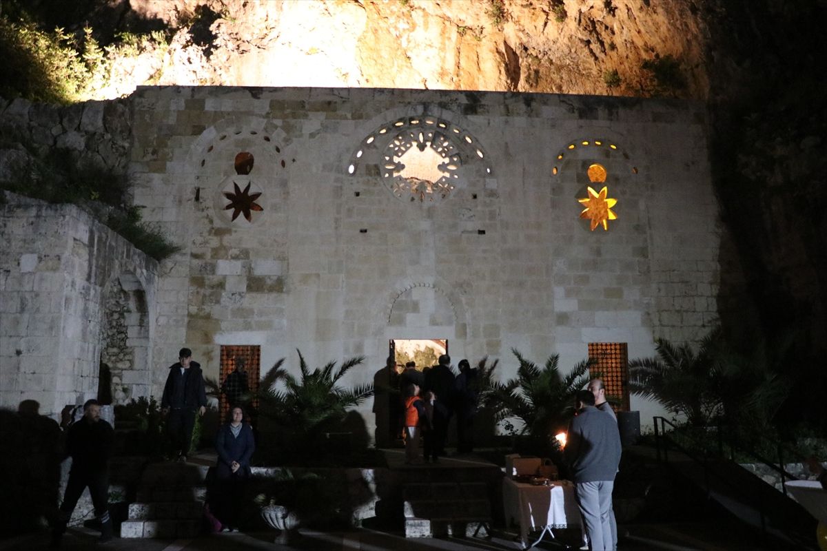 Hatay'da St. Pierre Kilisesi'nde Paskalya ayini düzenlendi