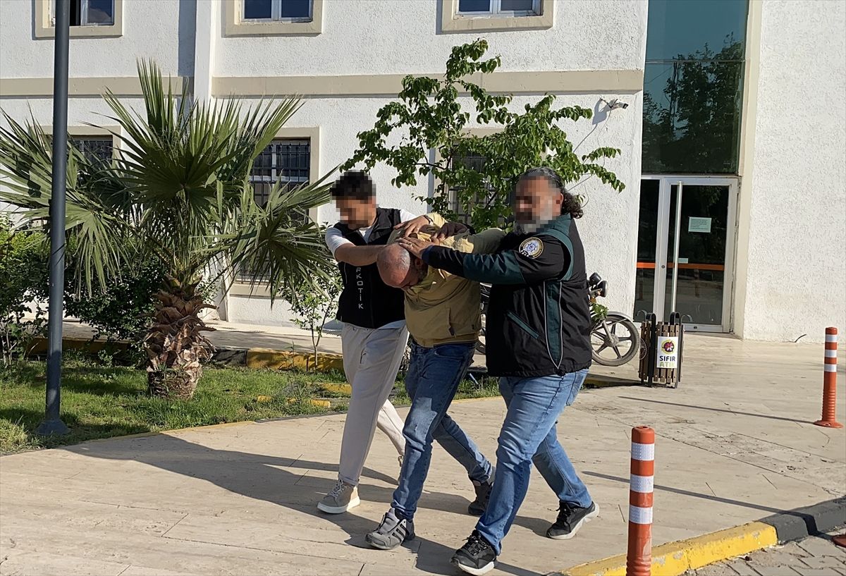 Hatay'da uyuşturucu ele geçirilen otomobilin sürücüsü tutuklandı