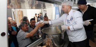 Hatay'da vatandaşlara çorba ikram ediliyor
