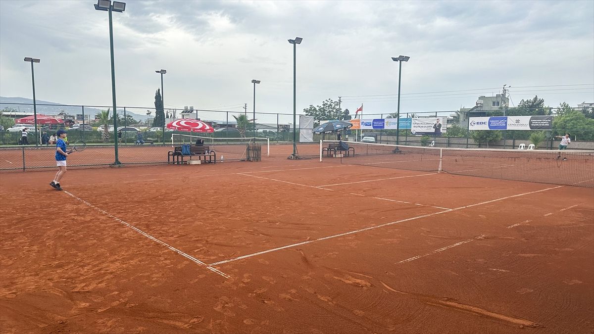 Hatay'da Zeynep-Deniz Şahutoğlu 12 Yaş Ulusal Hafta Sonu Tenis Turnuvası düzenlendi