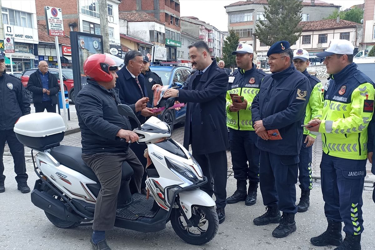 Havza'da Trafik Haftası kapsamında bilgilendirme ve broşür dağıtımı yapıldı