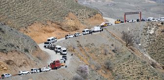 Heyelanın olduğu Hakkari-Van kara yolundaki alternatif güzergahta araç geçişleri sürüyor