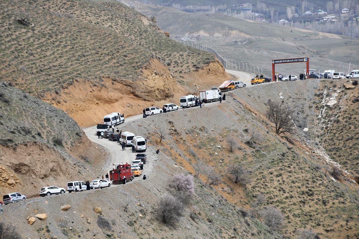 Heyelanın olduğu Hakkari-Van kara yolundaki alternatif güzergahta araç geçişleri sürüyor