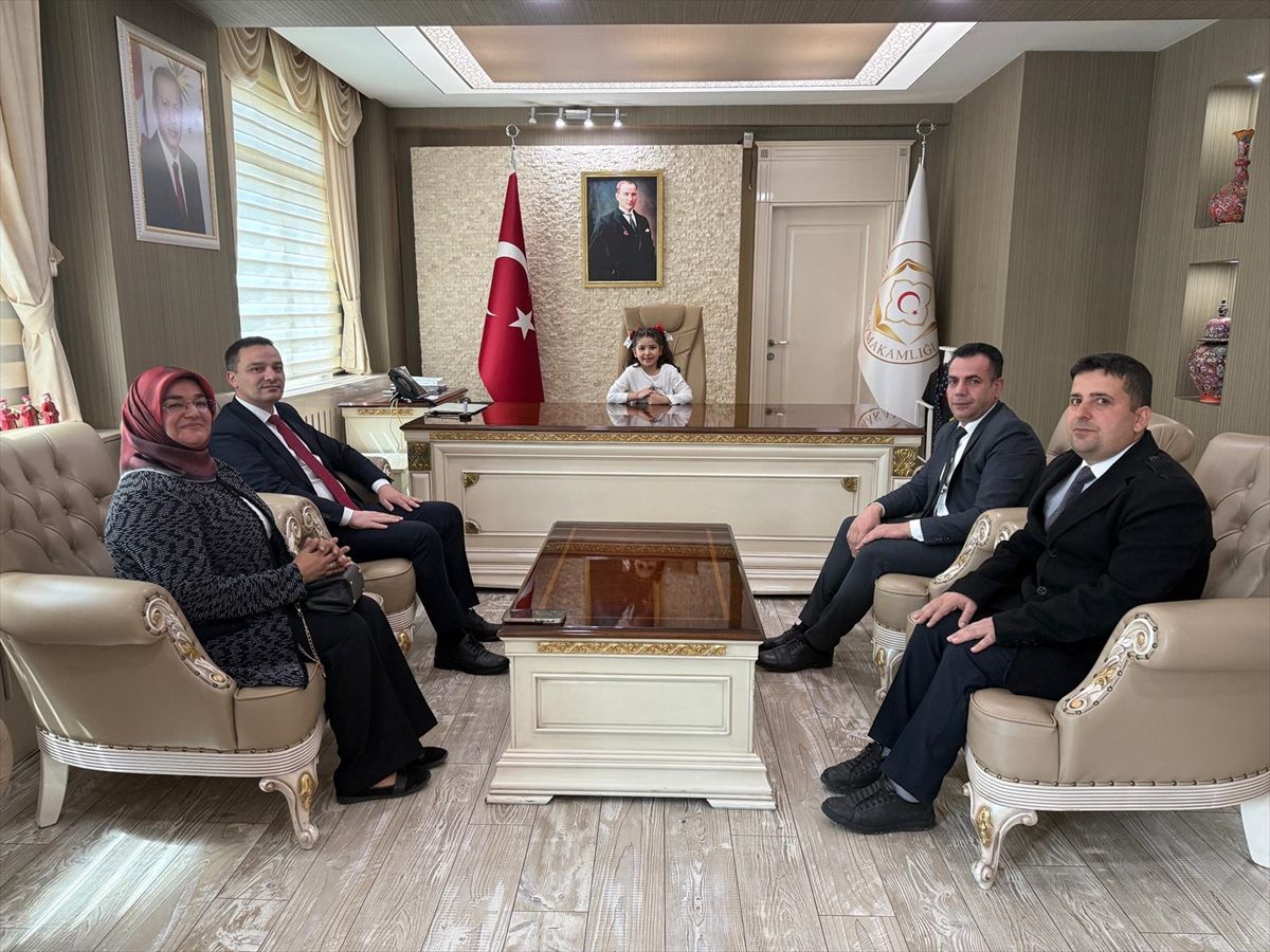 Hizan Kaymakamı Bilgin koltuğunu öğrenciye devretti