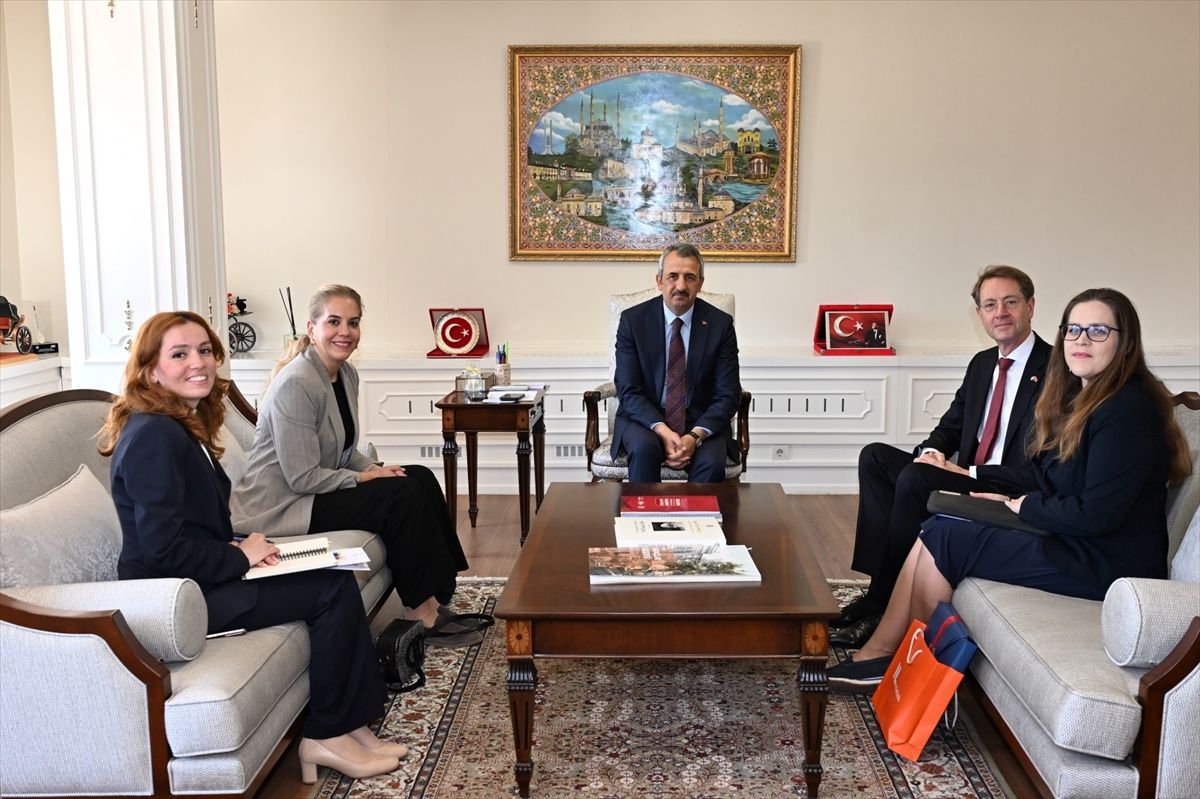 Hollanda Başkonsolosu Huisinga'dan Vali Sezer'e ziyaret