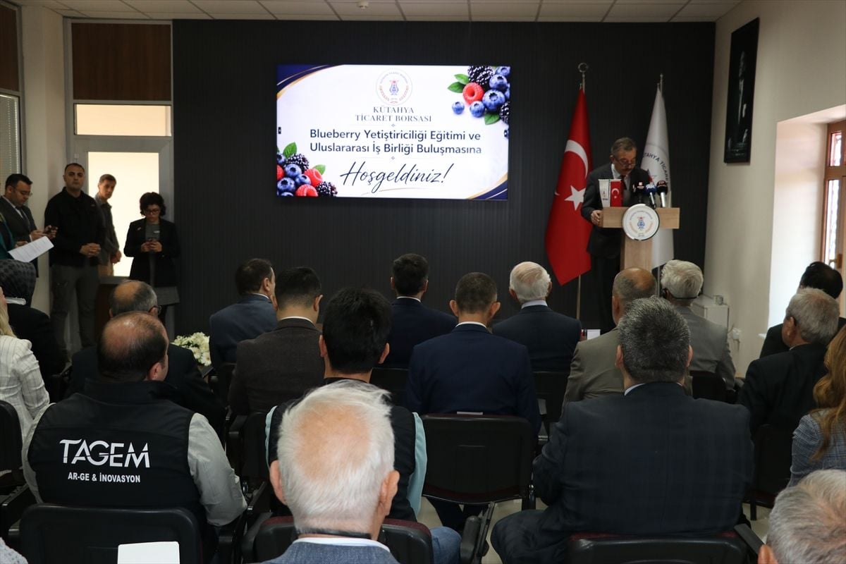 Hollandalı uzmanlar Kütahya'da üreticilere 'yaban mersini yetiştiriciliği' eğitimi verdi