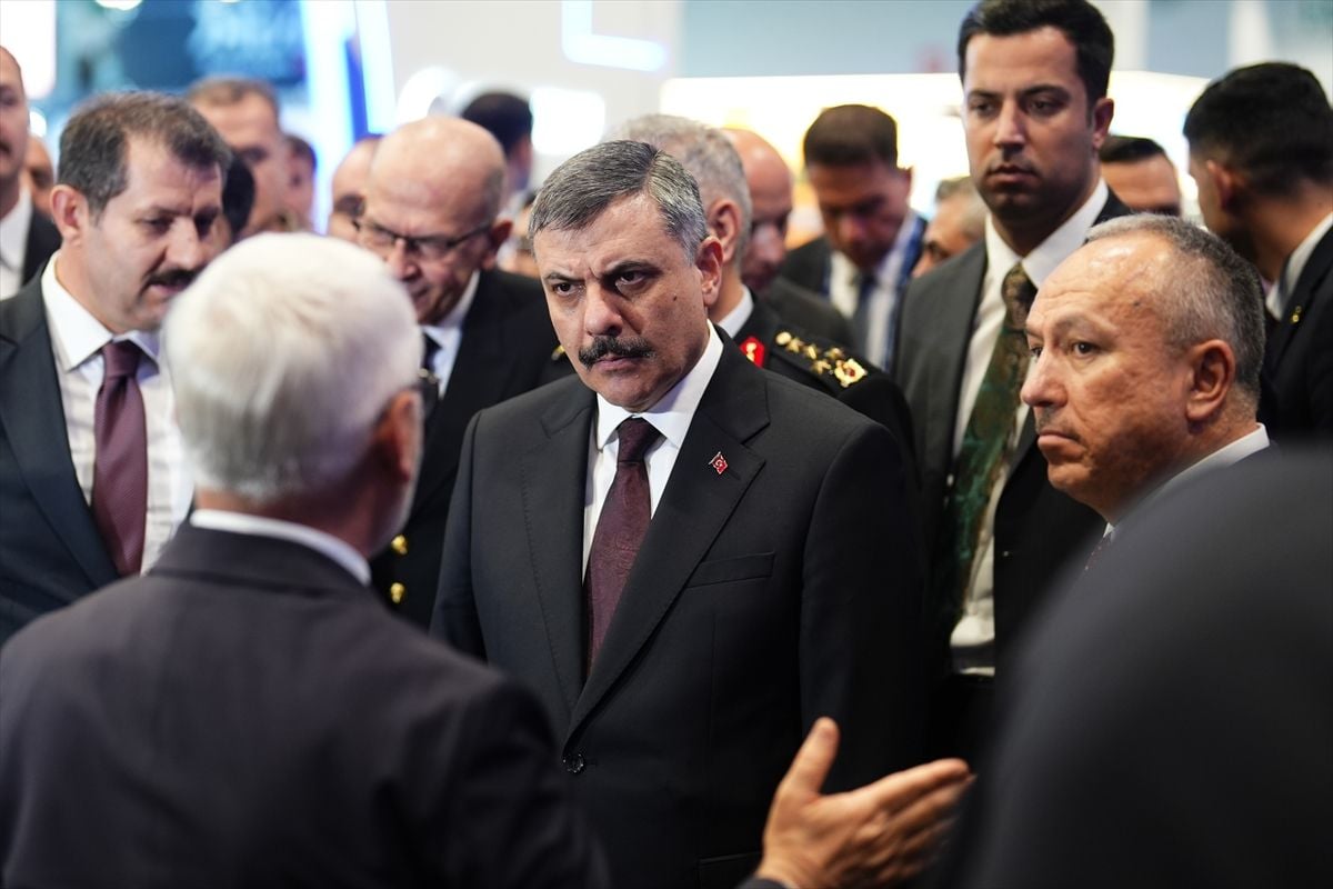 İçişleri Bakanı Çiftçi, SAHA 2026'yı ziyaret etti