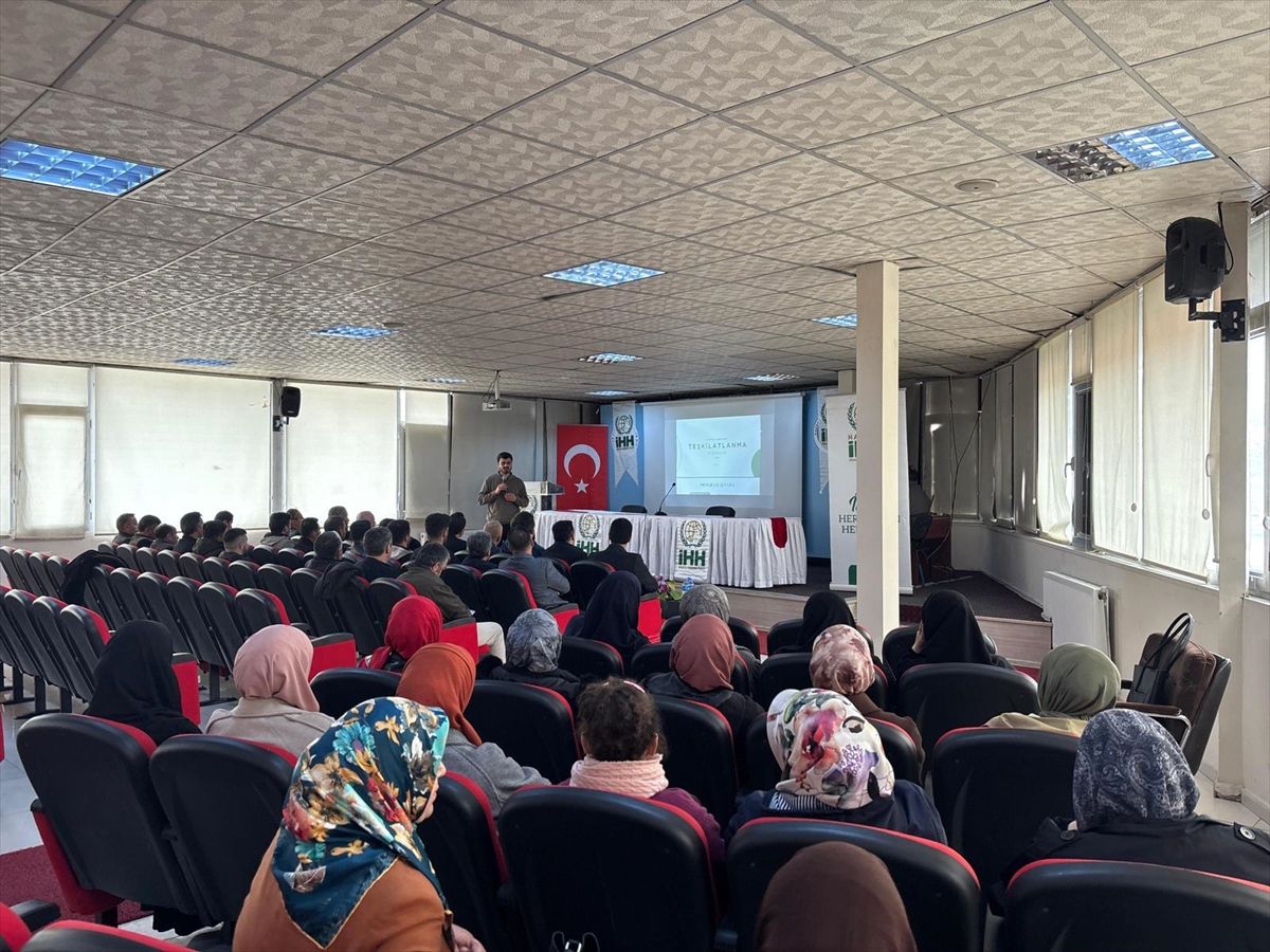 İHH, Hakkari'de hizmet içi eğitim programı düzenledi