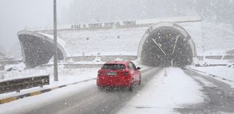 Ilgaz Dağı'nda kar yağışı ve sis etkili oluyor
