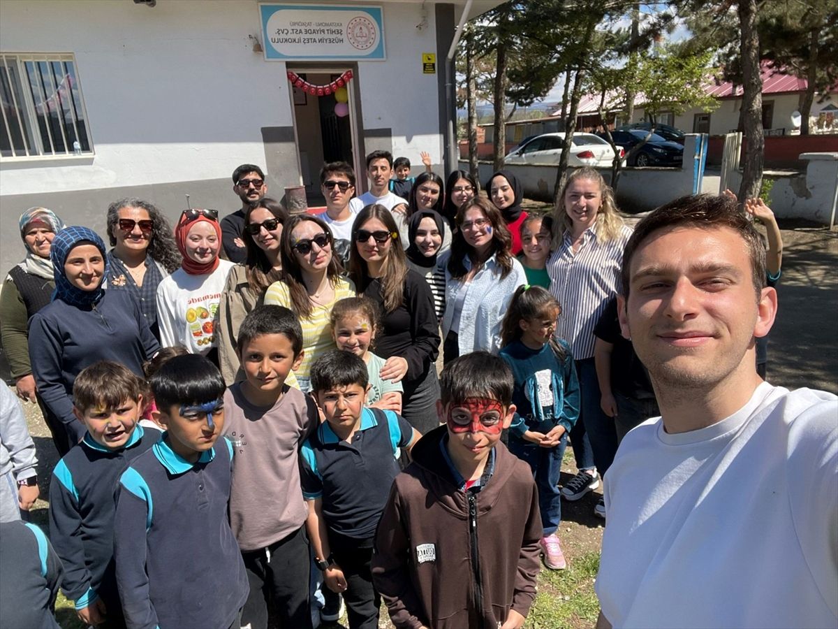 İlkokul öğrencileri "Minik Kalpler Büyük Hayaller" projesiyle sevindirildi