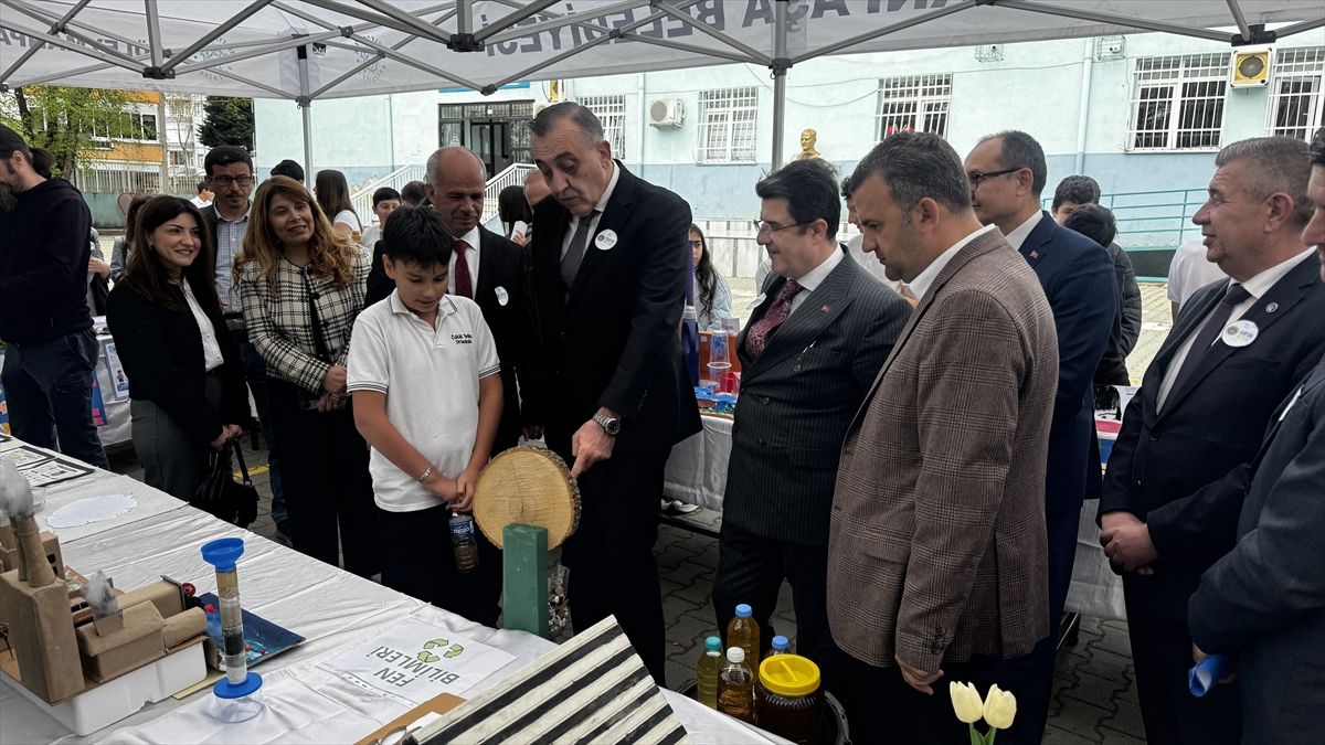 Tekirdağ'da 'Sıfır Atık' sergisinde öğrencilerin geri dönüşüm temalı çalışmaları beğeniye sunuldu