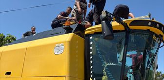 İmamoğlu ilçesinde biçerdöverin deposunda mahsur kalan sürücü kurtarıldı