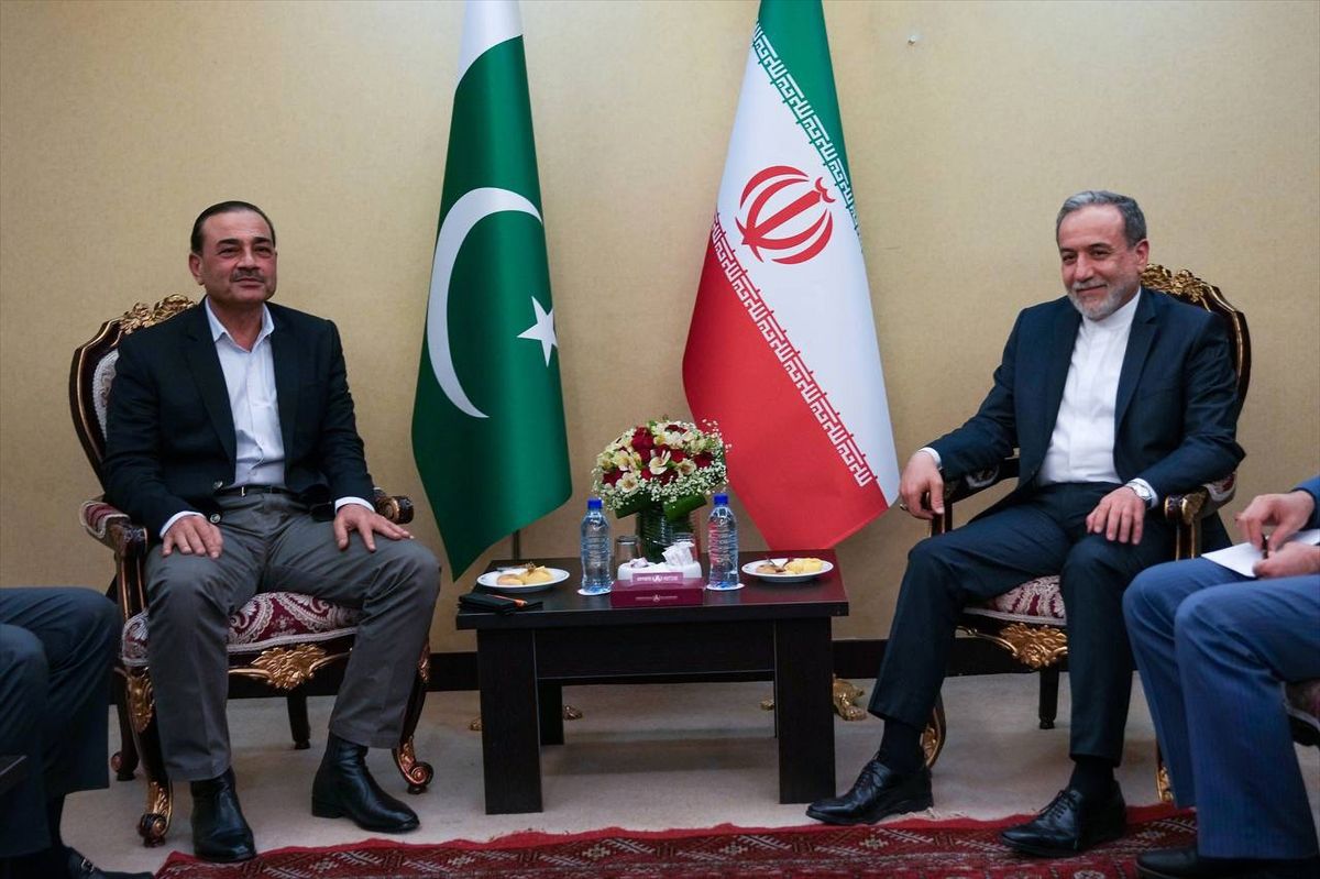İran Dışişleri Bakanı Erakçi ile Pakistan Genelkurmay Başkanı Munir, Tahran'da görüştü