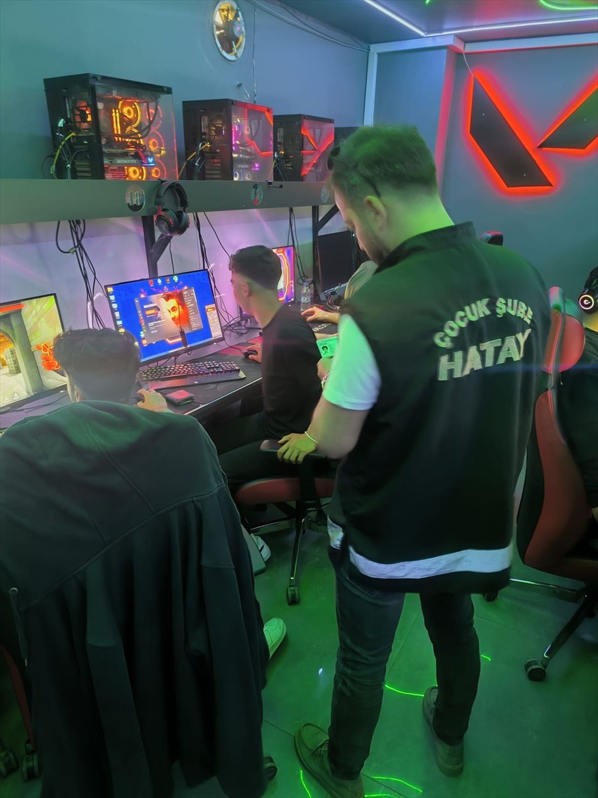 İskenderun'da internet kafe ve oyun alanları denetlendi