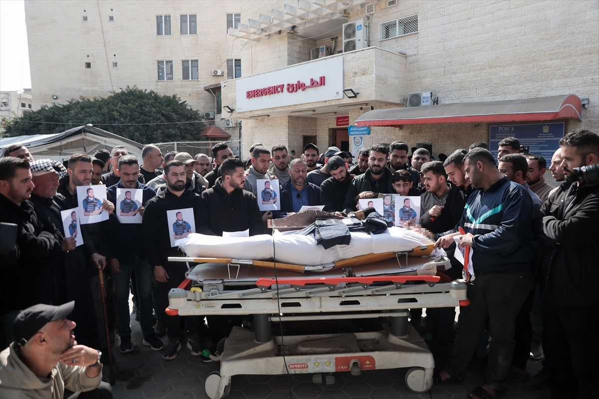 İsrail'in Gazze'ye saldırılarında hayatını kaybeden Al Jazeera muhabiri son yolculuğuna uğurlandı